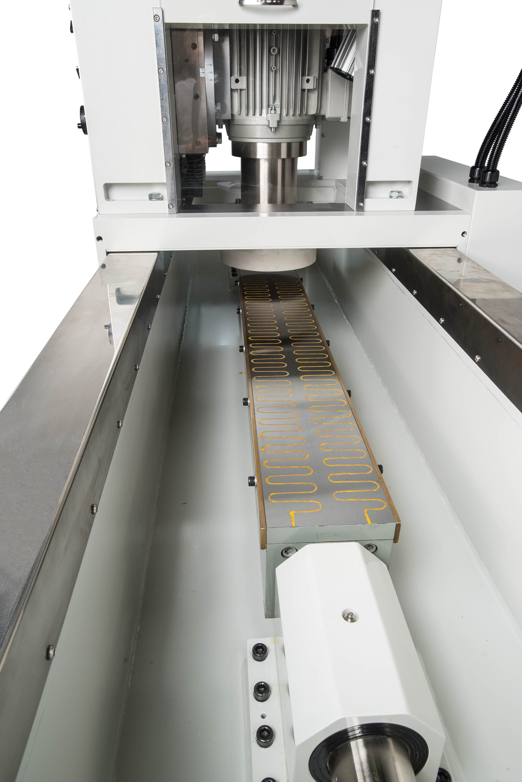 如何使用直刀研磨机研磨直刀